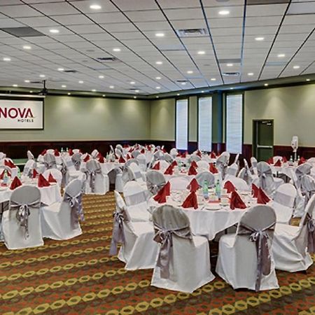 Chateau Nova Hotel Fort Mcmurray Eksteriør billede