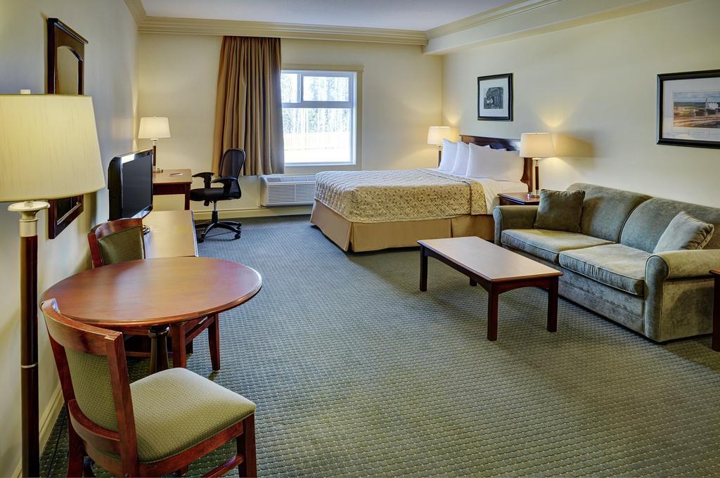 Chateau Nova Hotel Fort Mcmurray Værelse billede