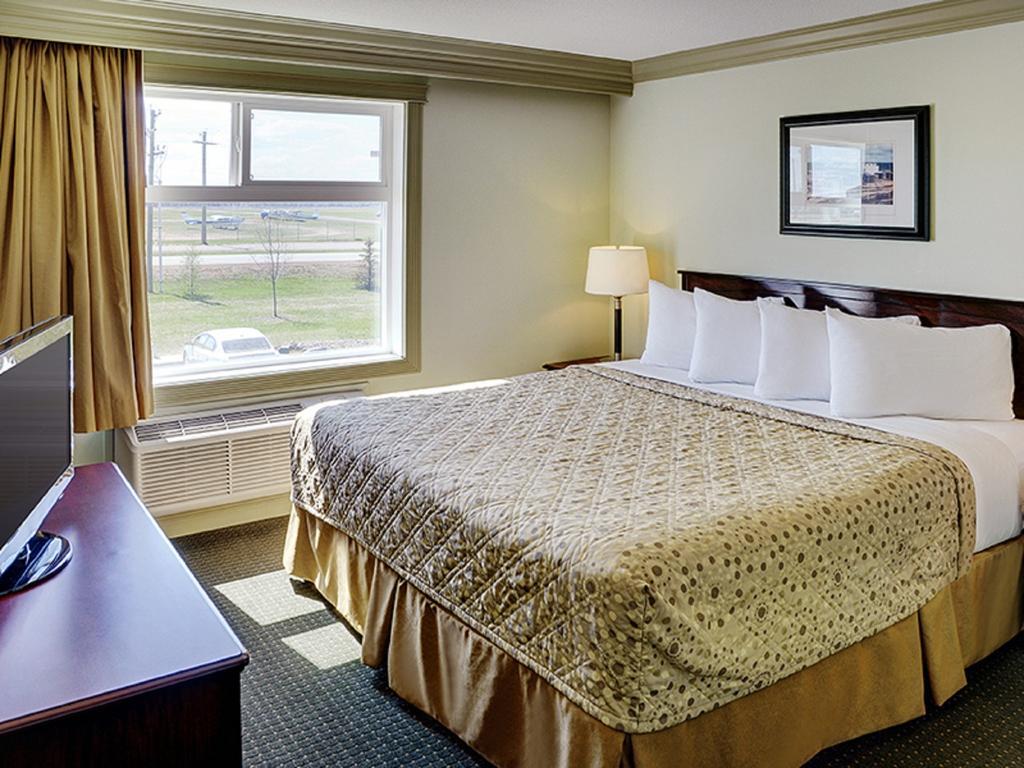 Chateau Nova Hotel Fort Mcmurray Værelse billede