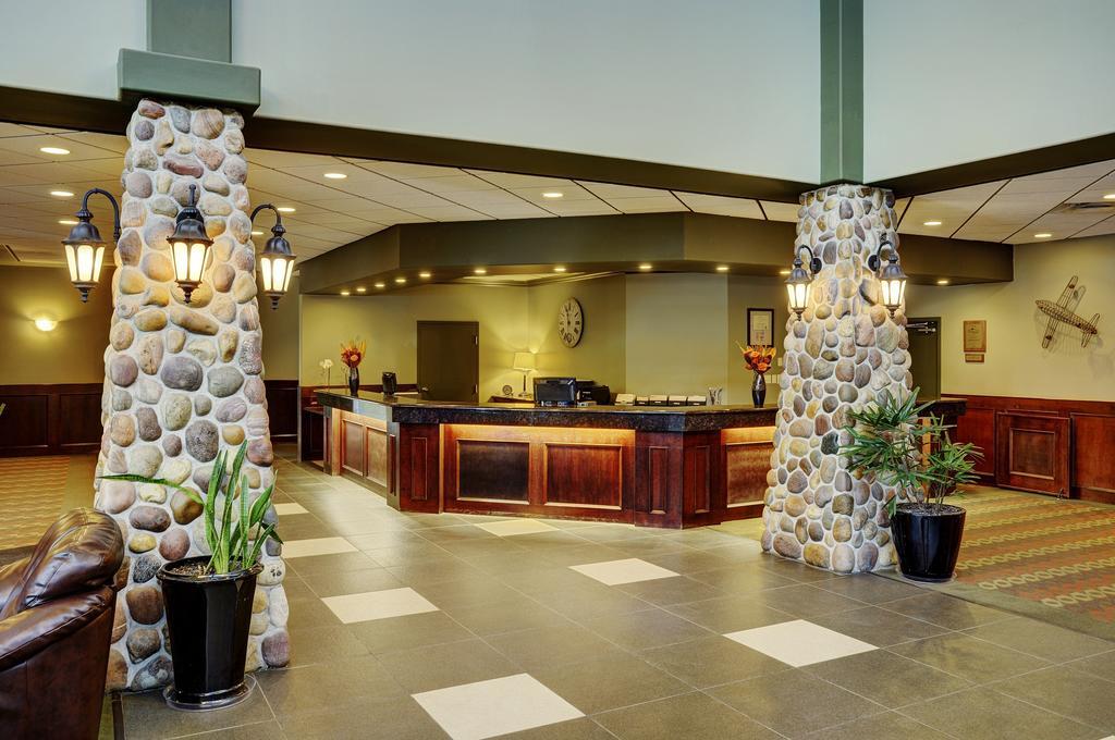 Chateau Nova Hotel Fort Mcmurray Eksteriør billede