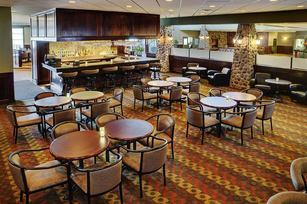 Chateau Nova Hotel Fort Mcmurray Eksteriør billede