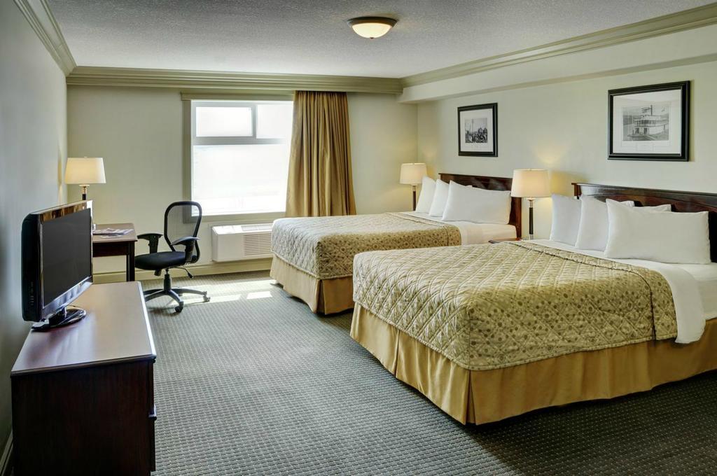 Chateau Nova Hotel Fort Mcmurray Værelse billede