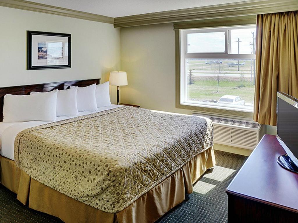 Chateau Nova Hotel Fort Mcmurray Værelse billede