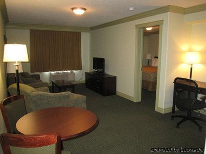 Chateau Nova Hotel Fort Mcmurray Værelse billede